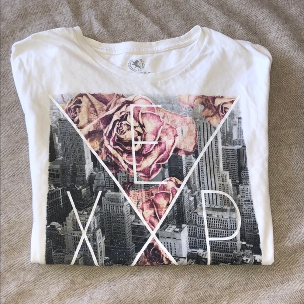 NWOT EXPRESS TEE IN L